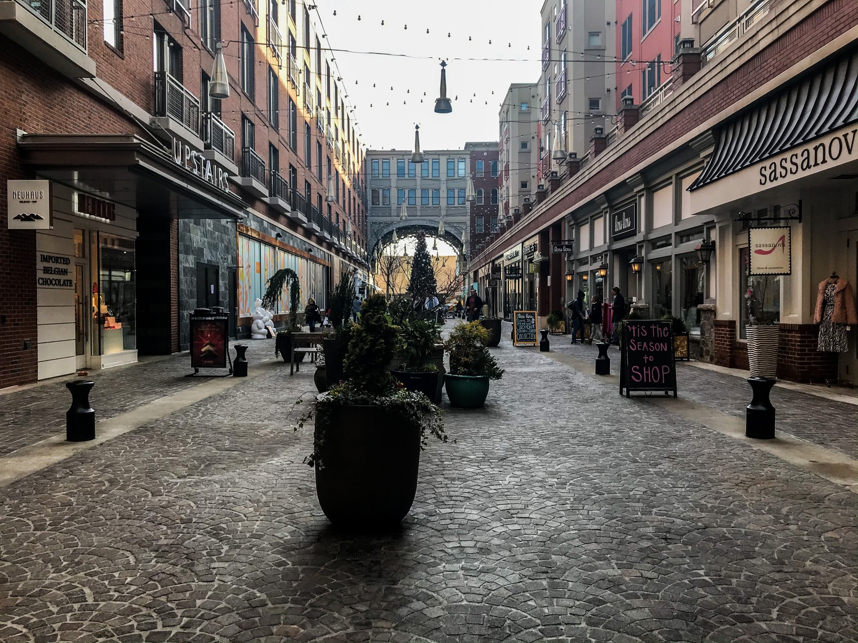 The pedestrian shopping lane at Bethesda Row (Taken on 24 December 2019, 14:43:05)